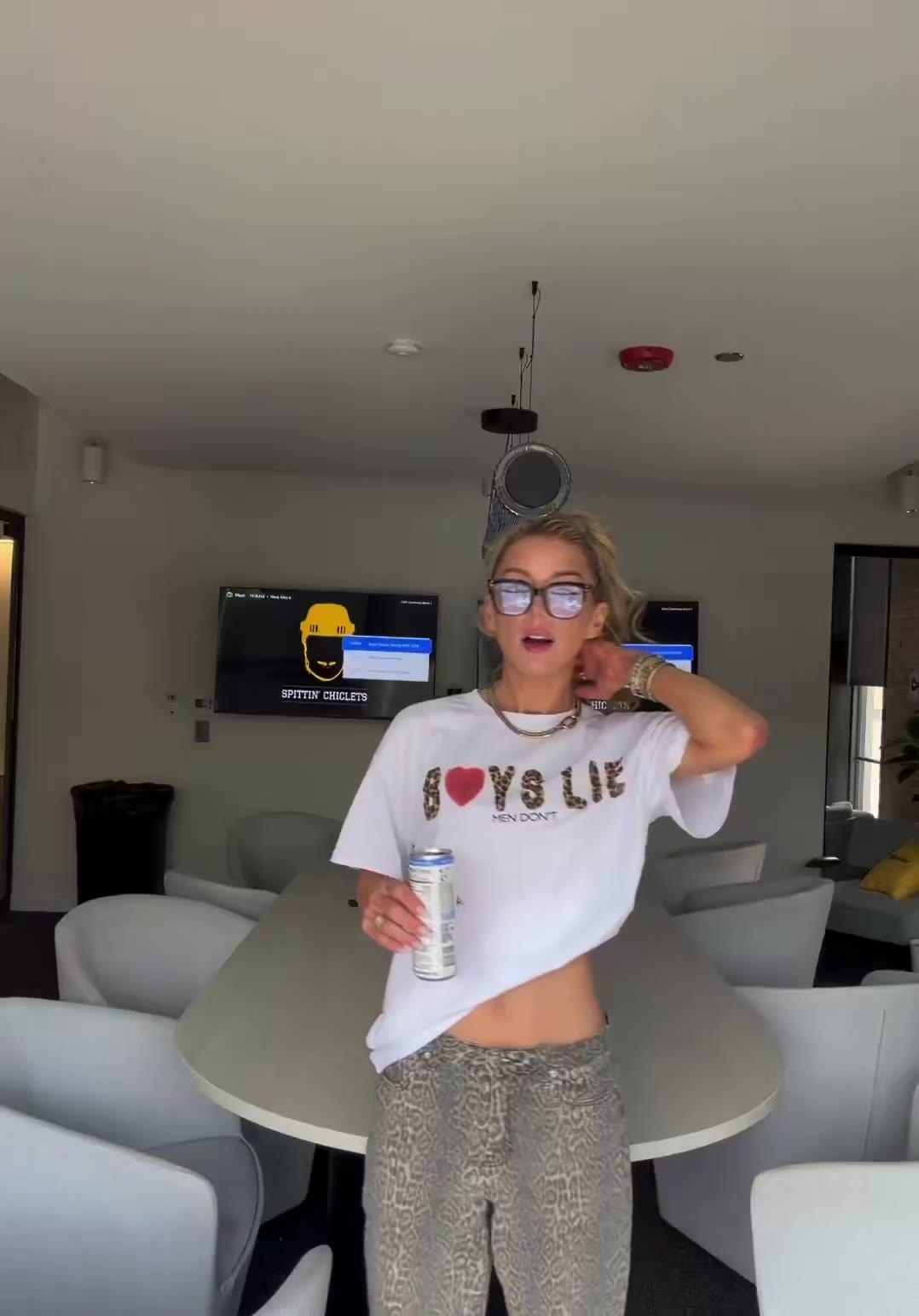 Megan: CHANCE AT 1.5 MILLY TODAY GUYS https://t.co/J6nburbGrS