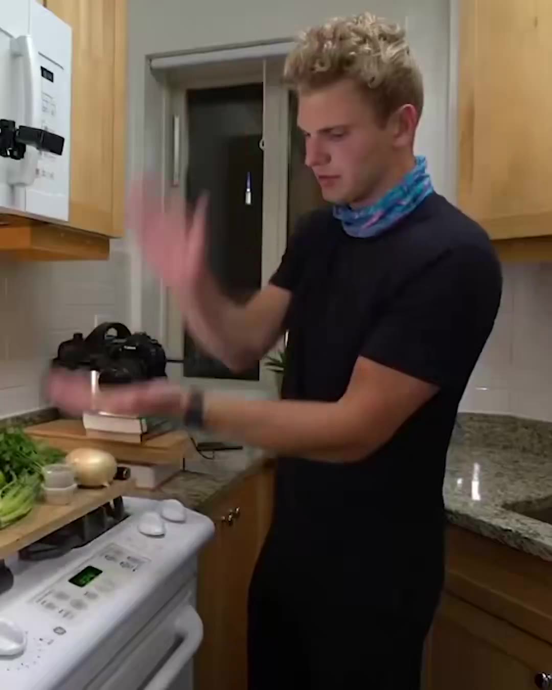 Chef Donny: Miss those tiny kitchens sometimes https://t.co/tnrKtplaO2