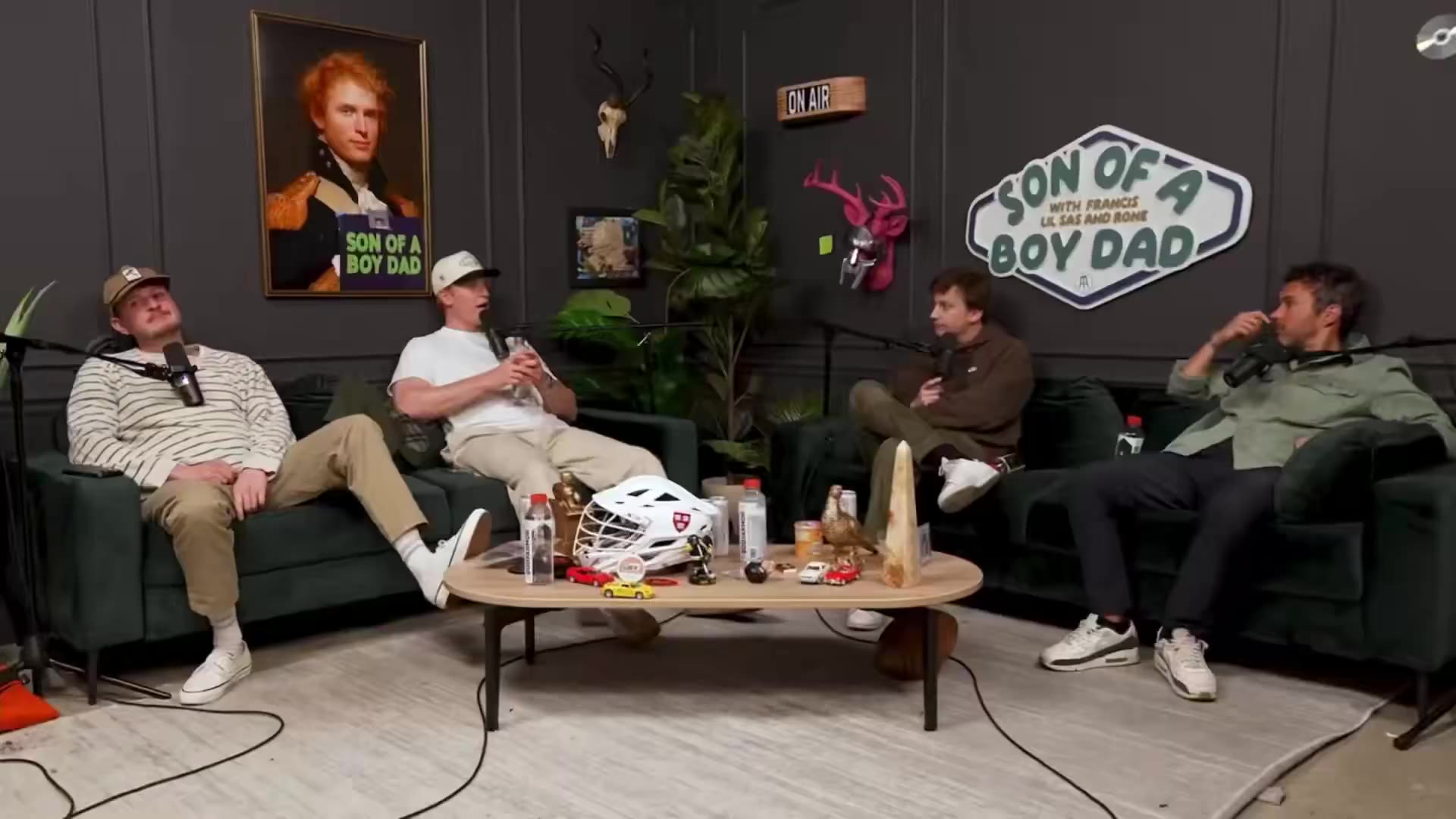 Viva La Stool: The time Francis’ apartment got broken into in the middle of the night https://t.co/kMKsMEMmPr