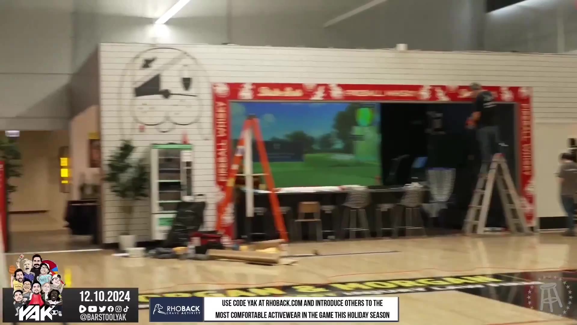 The Yak: Someone put up a neon sign in the office that says “The Tunnel” and we have no idea why https://t.co/OxtzgaAs0Z