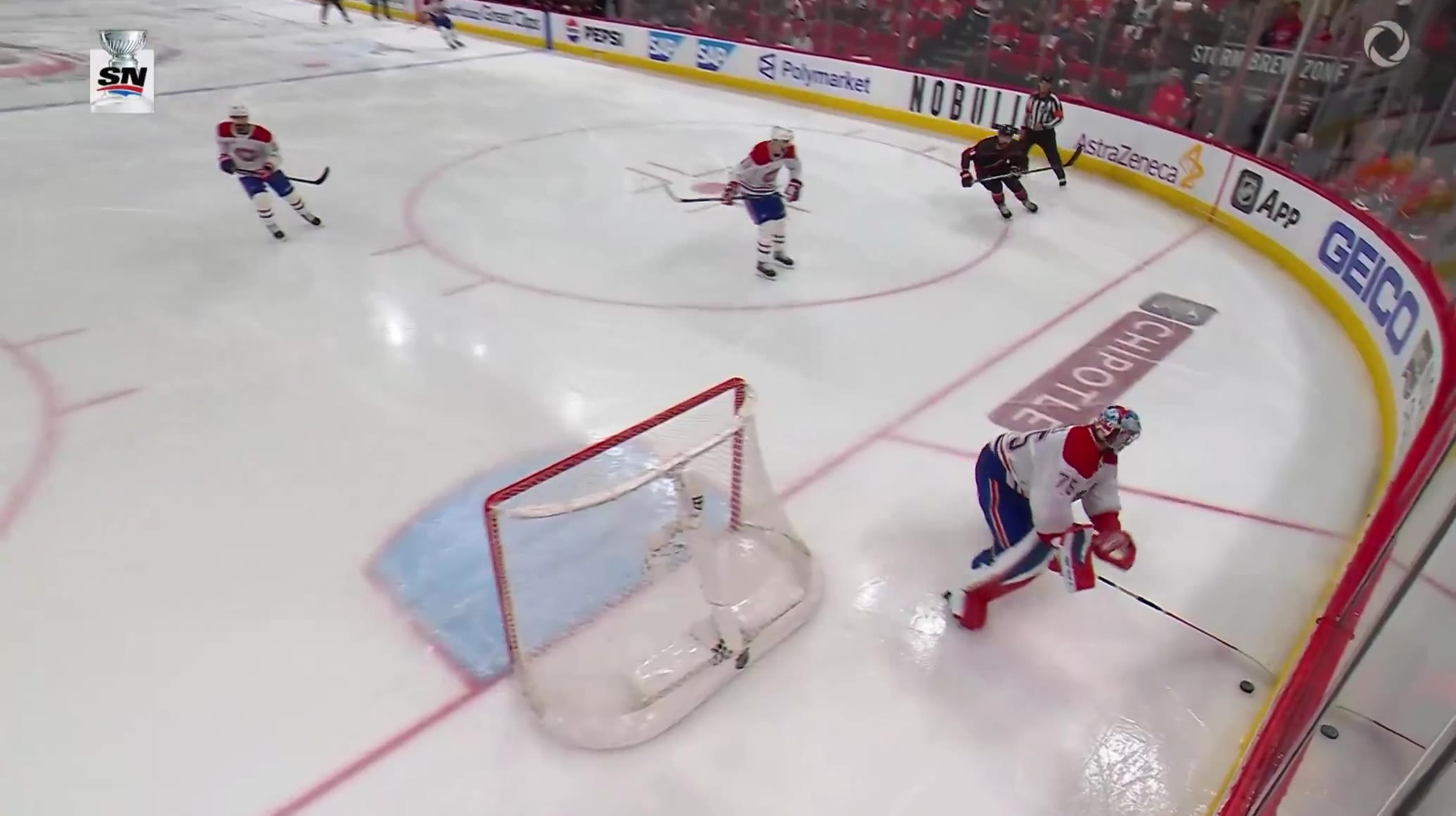 Barstool Sports: Have you ever seen a goalie make a save after getting a stick stuck in his skate?!  https://t.co/1DuyyhbEDq