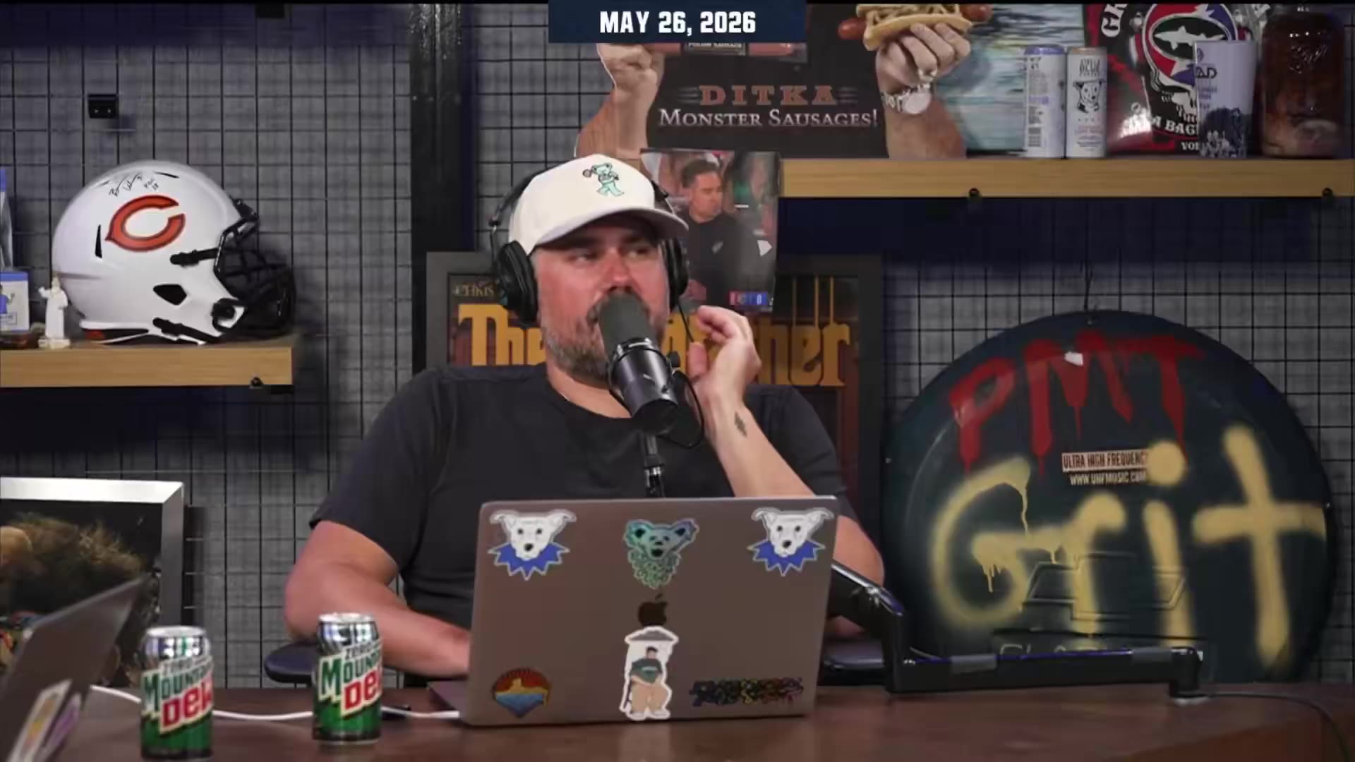 Big Cat: Hank was treated very unfairly on Friday. Lot of people don’t understand physics @PardonMyTake  https://t.co/L8CVoD7piE