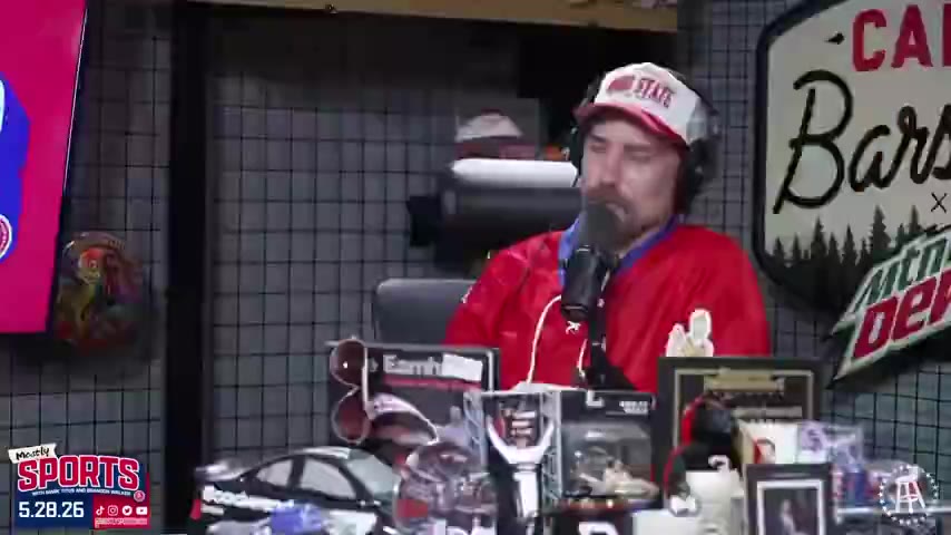 Viva La Stool: This video has tapped into a new demographic for the boys https://t.co/ofJpFC3IjM