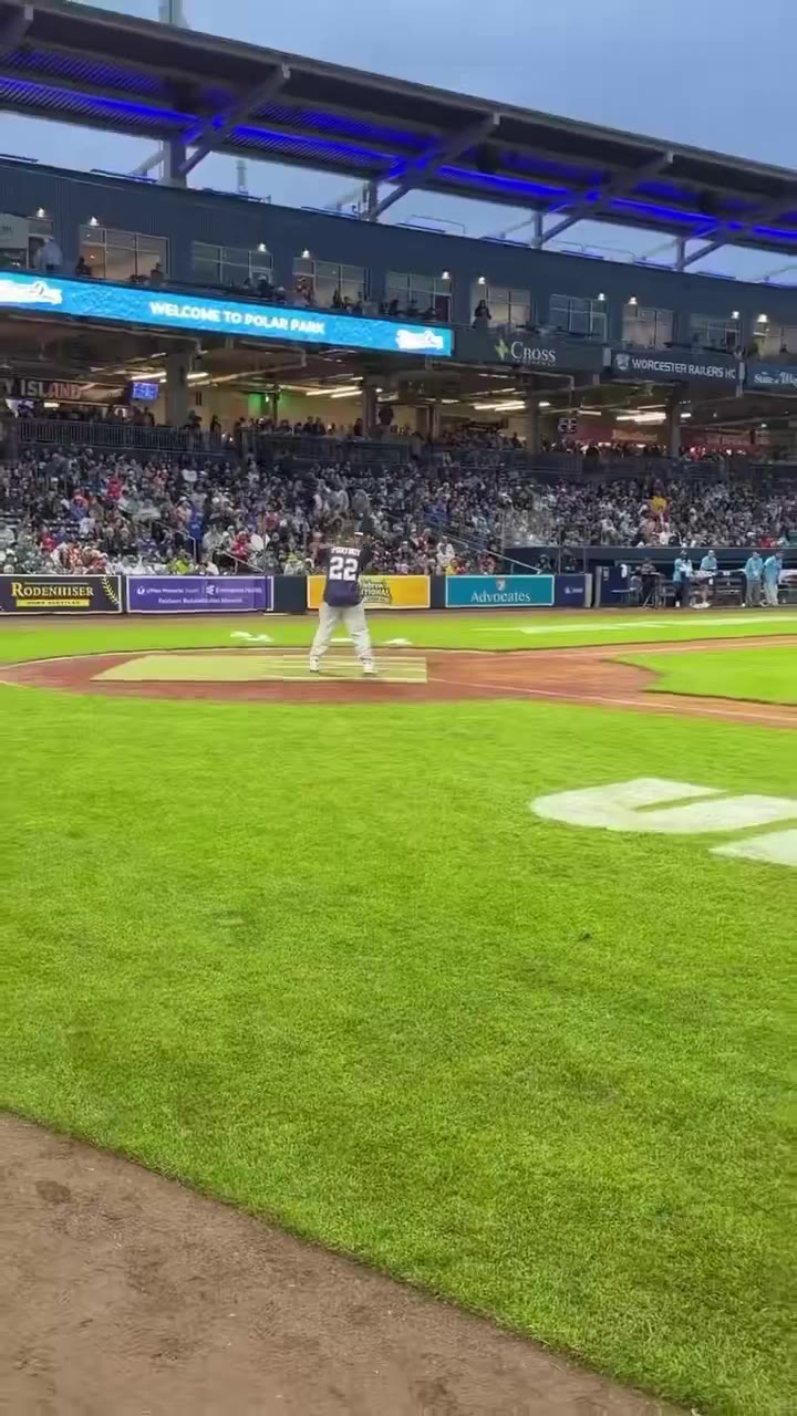 Dave Portnoy: Final stats for the night: 3/3, 3 HR. 

Light work at the @DrakeMaye2 softball game https://t.co/uWzZiPc4bB