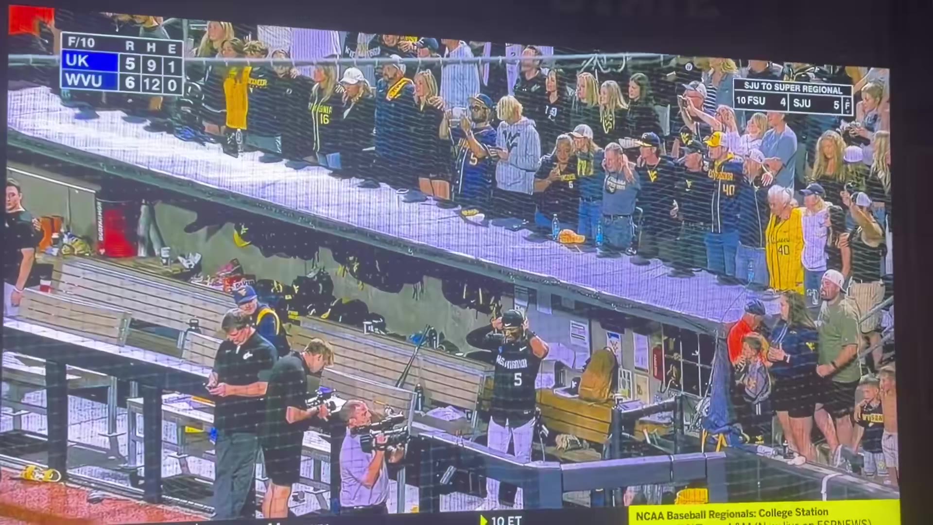 Brandon Walker: Elite Country Roads from the crowd at West Virginia. https://t.co/UMhLOVe4Bx