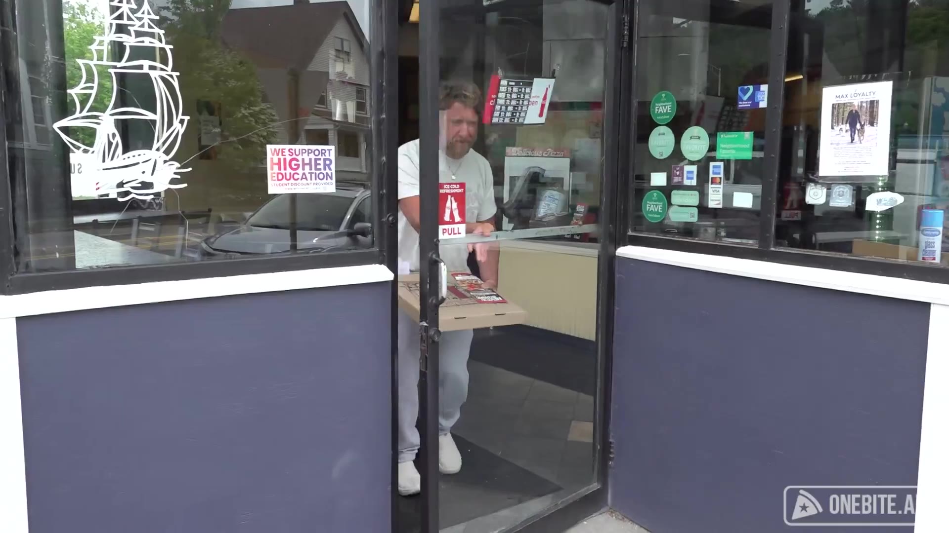 Barstool Sports: Barstool Pizza Review - Newton Square Pizza (Worcester, MA) presented by @draftkings #DKPartner https://t.co/QTueazjfcc
