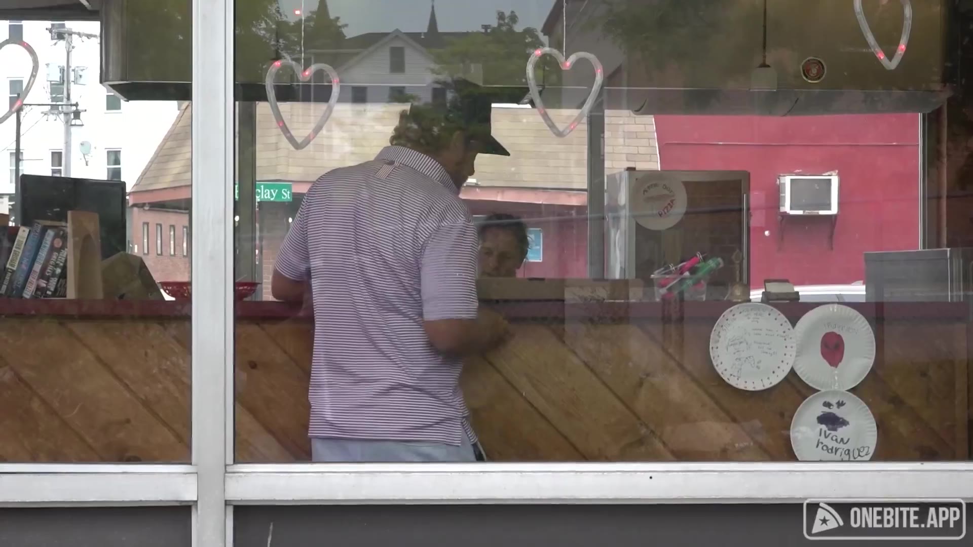 Dave Portnoy: Barstool Pizza Review - Auntie Dot's Pizza (Worcester, MA) presented by @rhoback https://t.co/wj9grZIuRF
