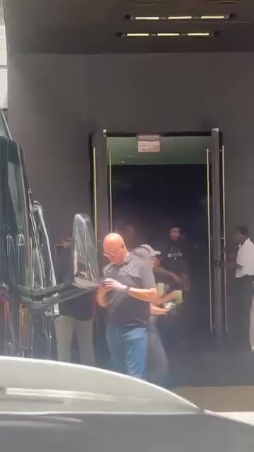 Barstool Sports: “Yo Wemby, Get Ready to go golfing Buddy!”

Spurs have been welcomed with some warm New York hospitality  https://t.co/W
