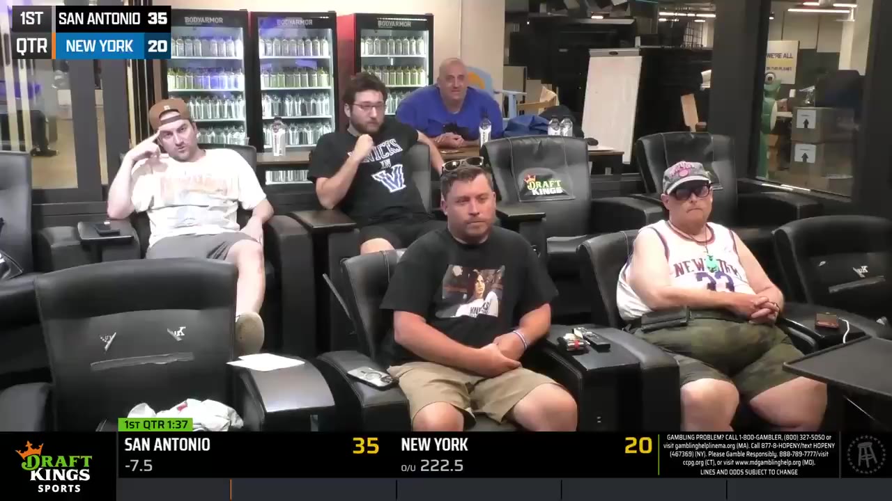 Viva La Stool: The Cave is not happy right now after the first quarter https://t.co/u0Wc4jVPHS