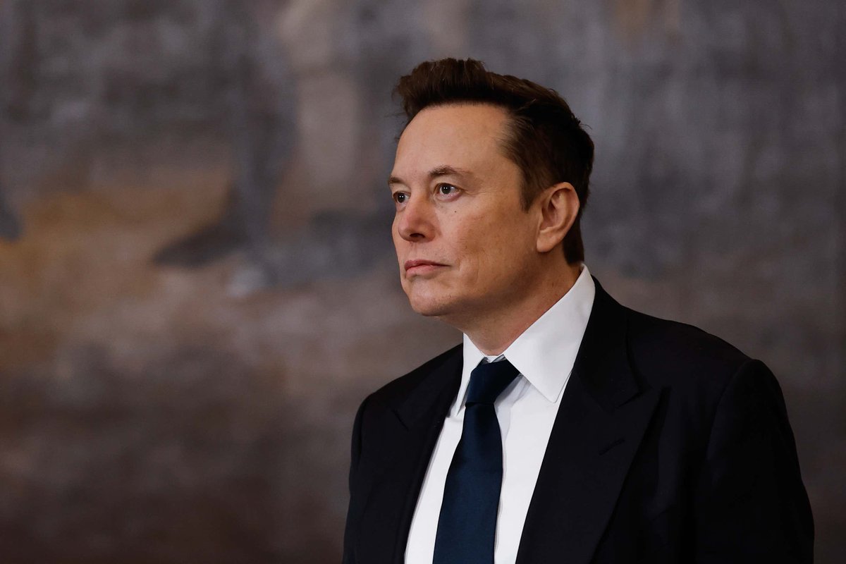 Barstool Sports: Elon Musk has become the world's first TRILLIONAIRE after SpaceX's IPO today https://t.co/1xz4MP5nbC