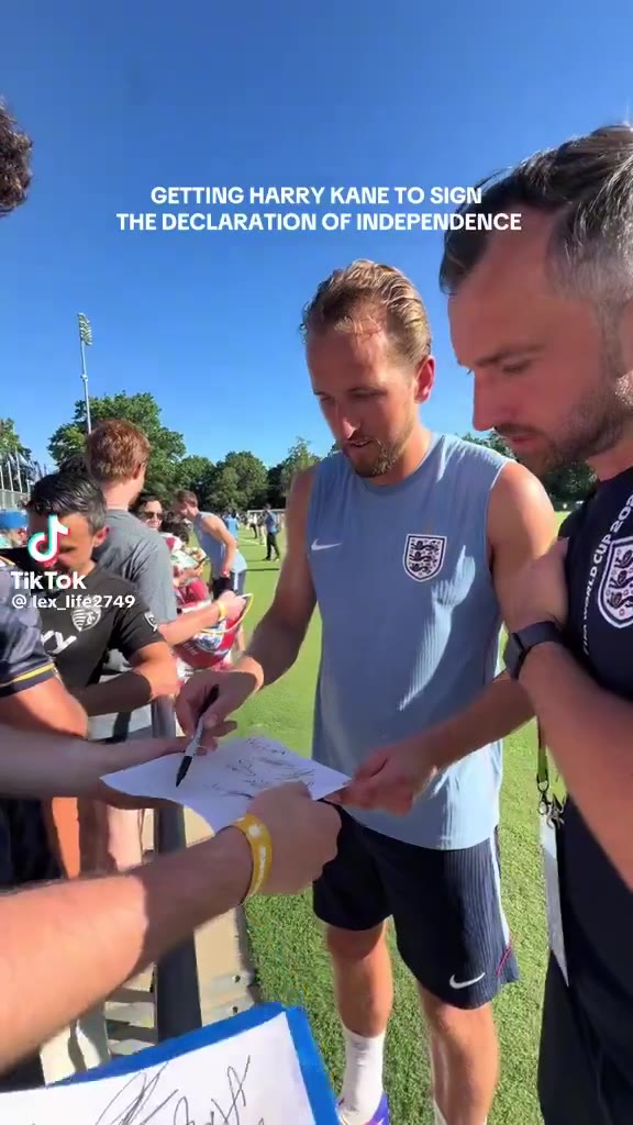 Barstool Sports: The Most American thing a man can do

Troll the English into signing the Declaration of Independence  https://t.co/WmUa6