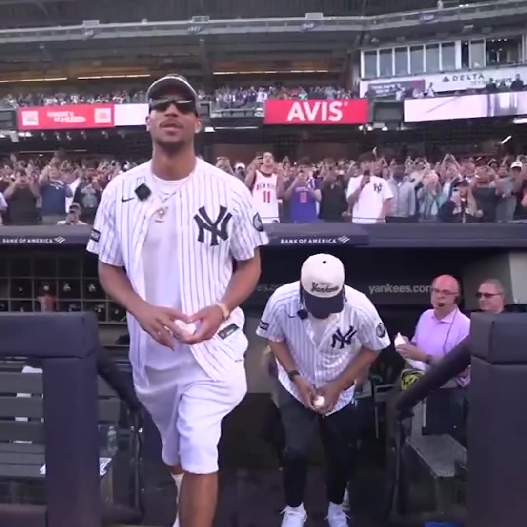 Eric Hubbs: JB and Hart throwing out first pitches at Yankee Stadium  as world champs. This will never get old. 
 https://t.co/ceBjR