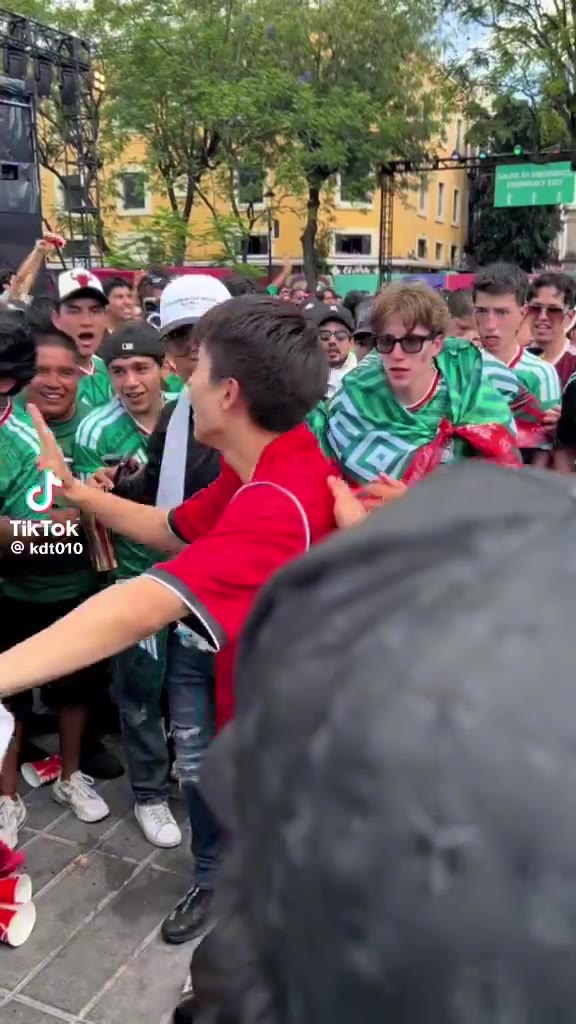 Barstool Sports: By the time South Korean fans are done in Mexico they might not have anymore fans  https://t.co/9Iv2zFnPWU