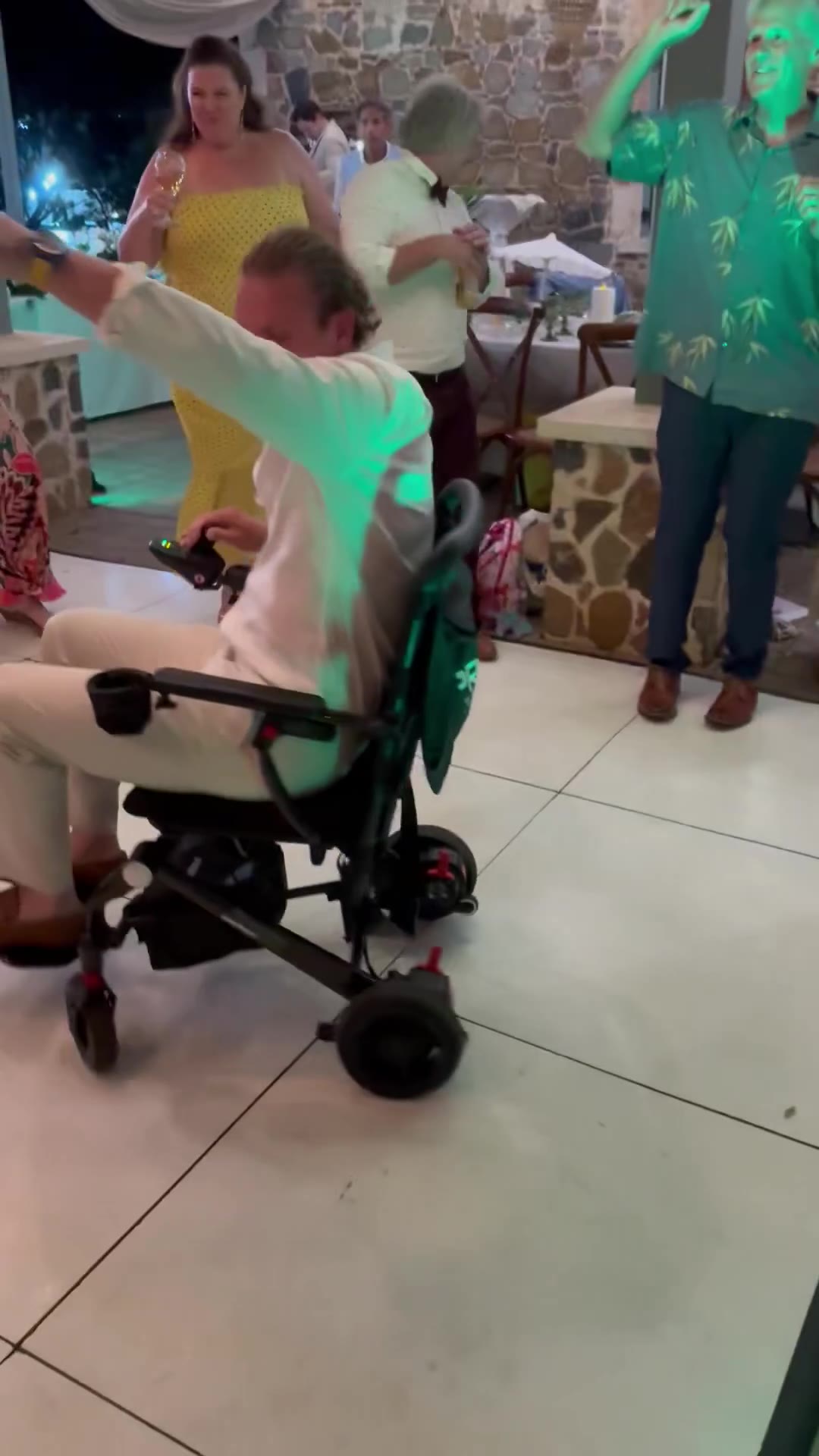 Viva La Stool: Momma there goes that man! https://t.co/N3B0AlxZza