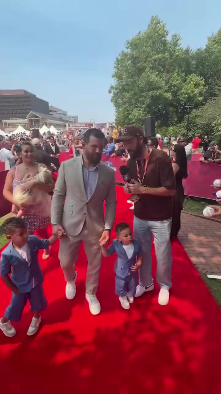 Barstool Sports: Is it okay to put ketchup on a Philly cheesesteak?

Kyle Schwarber was disgusted https://t.co/dHjqCxmg08