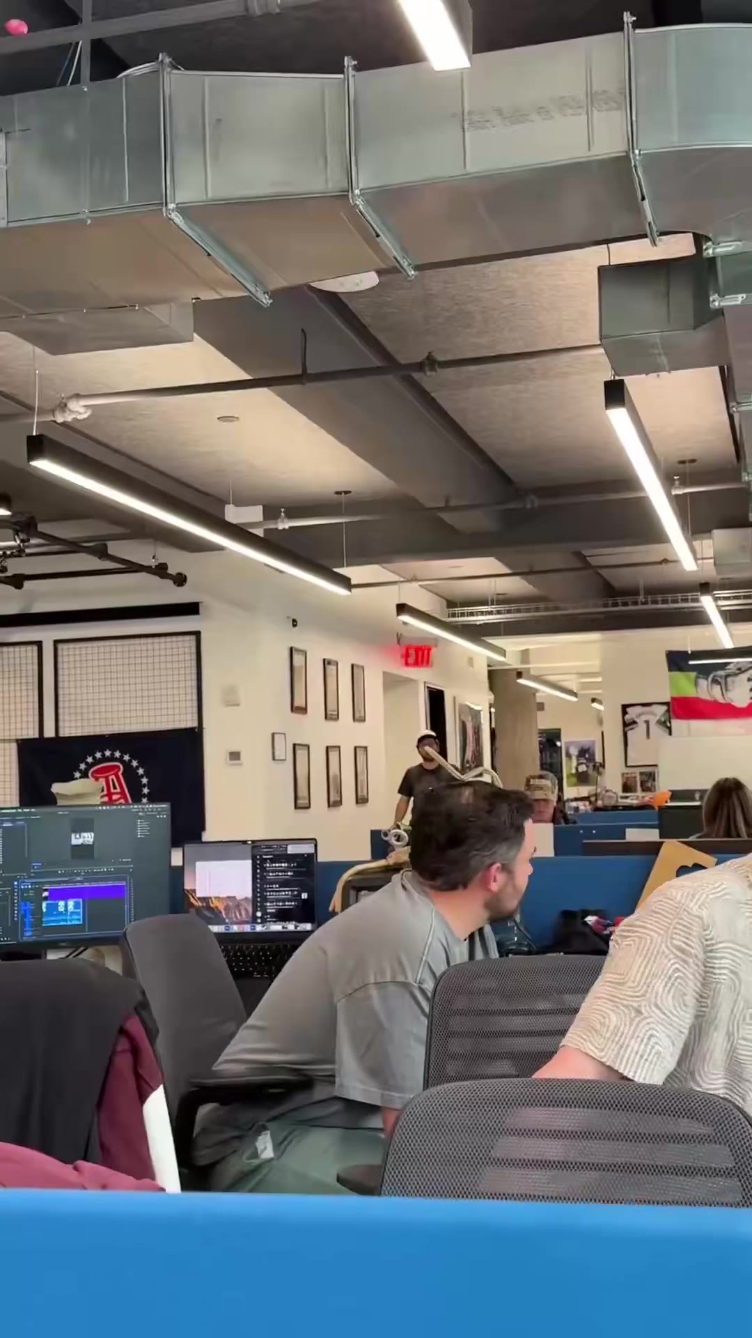 Viva La Stool: Tommy is pitching Meek Phil the opportunity to move into The Apartment 

Klemmer would be his Guarantor https://t.co/Jpd