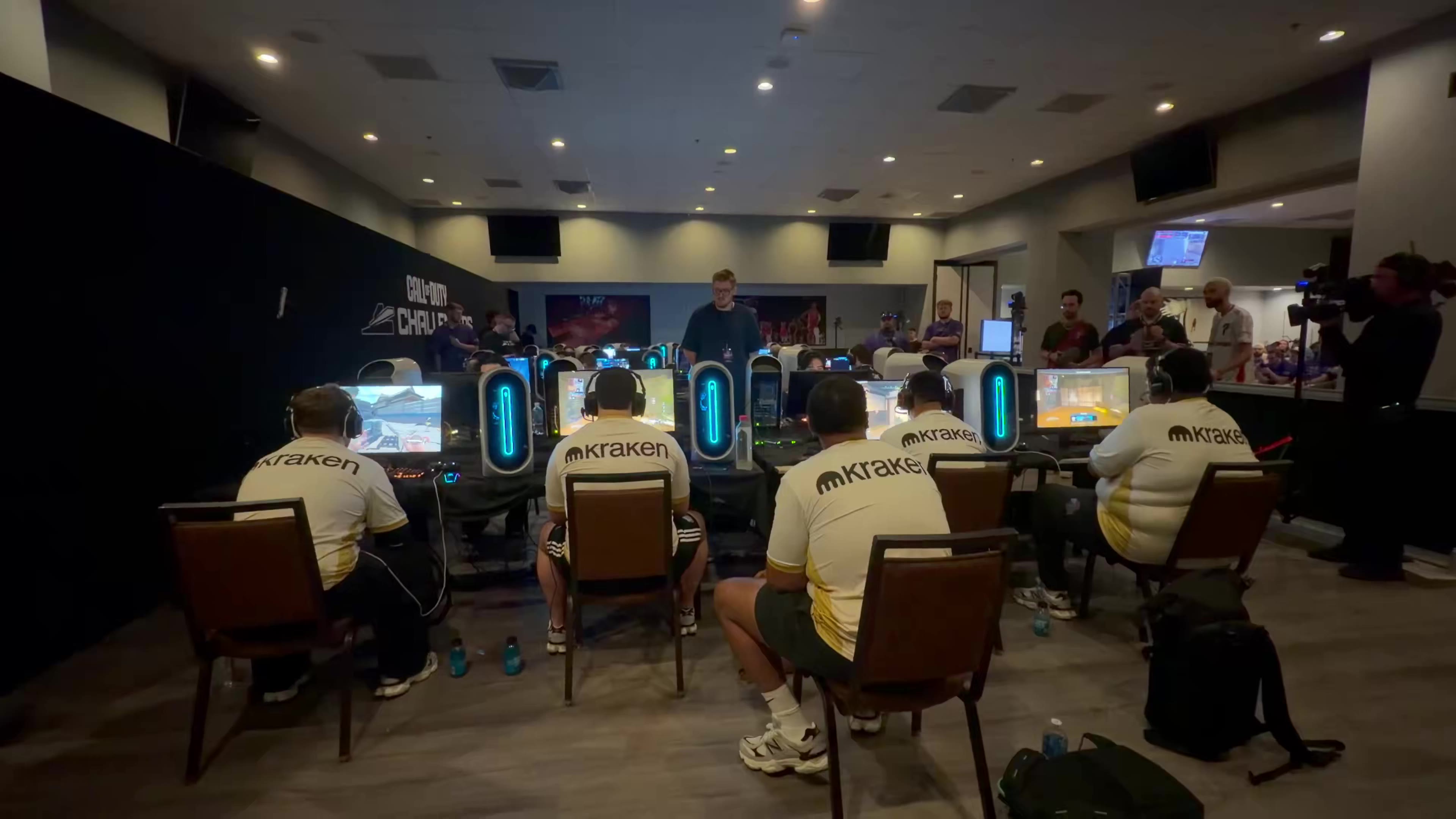 tBush Update: Map 2 win reaction from @tBushGaming 

Up 2-0 over Team WaR in the Group A Qualification Match 

#Unshaven🌳 https://t.c