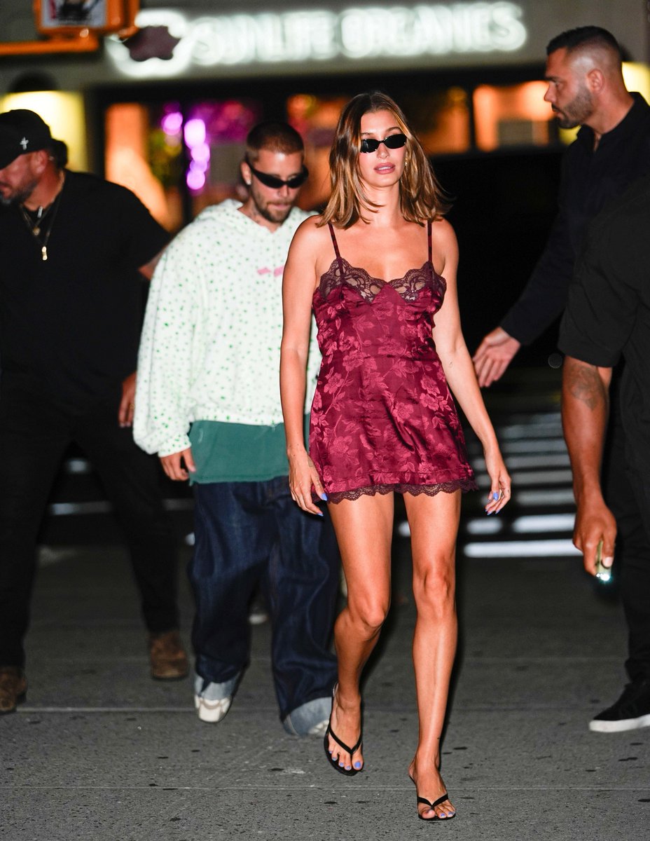 Chicks in the Office: Justin and Hailey Bieber hit the SKYLRK party after the FIFA World Cup Final 🤍 https://t.co/QqCAeRmNbE