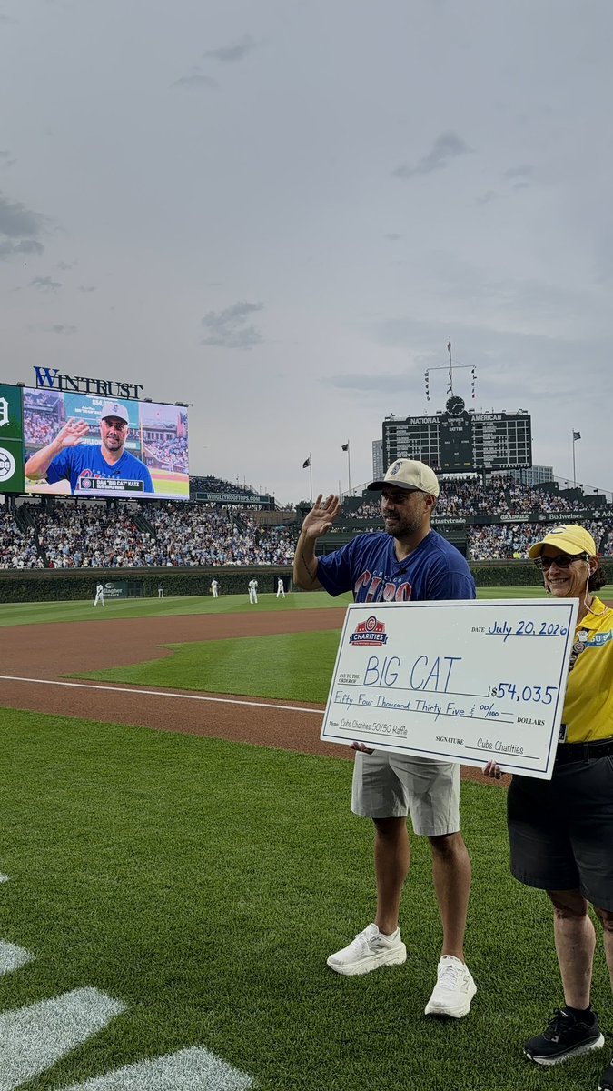Big Cat: Appreciate @CubsCharities having me out for big check day.
Donated all the winnings and more to a great cause at @Lost