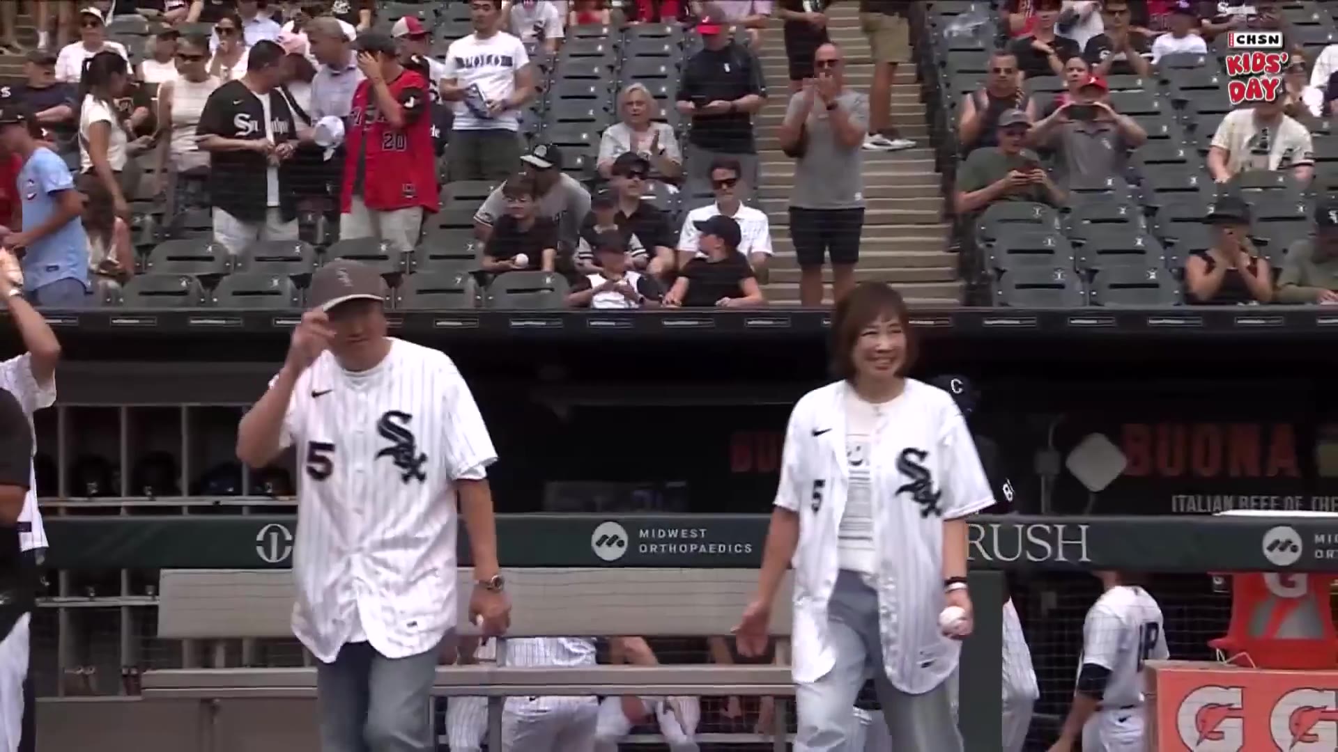 Barstool Sports: Having your parents throw out the first pitch on your bobblehead day is as good as it gets https://t.co/i1qslWntFx