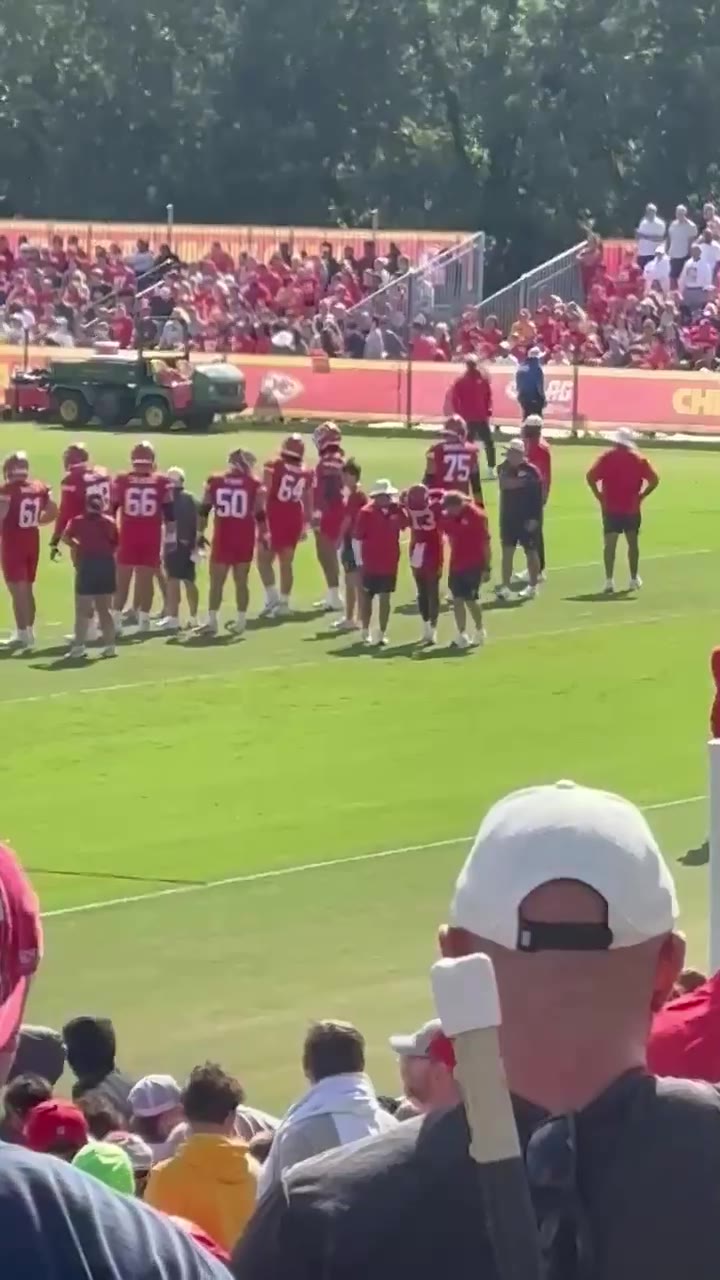 SleeperNFL: Cyrus Allen had to be helped off field after running into a teammate on a punt drill.

( @SamMcDowell11) https://t.co/Jv