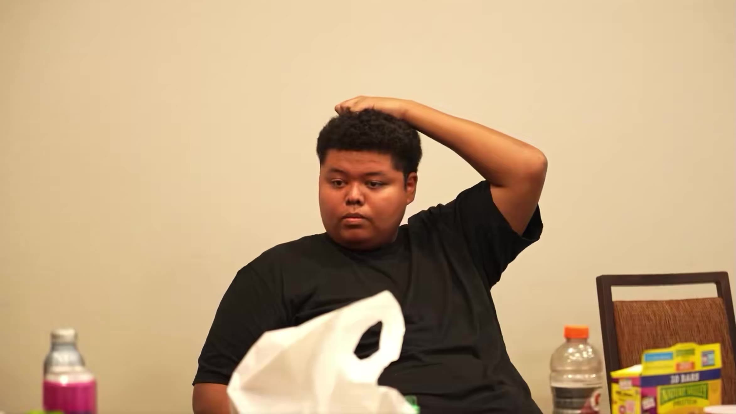 Stoolies Clubhouse 🏴‍☠️: Watching this is so interesting because I think that the person who becomes a professional video game player is naturall