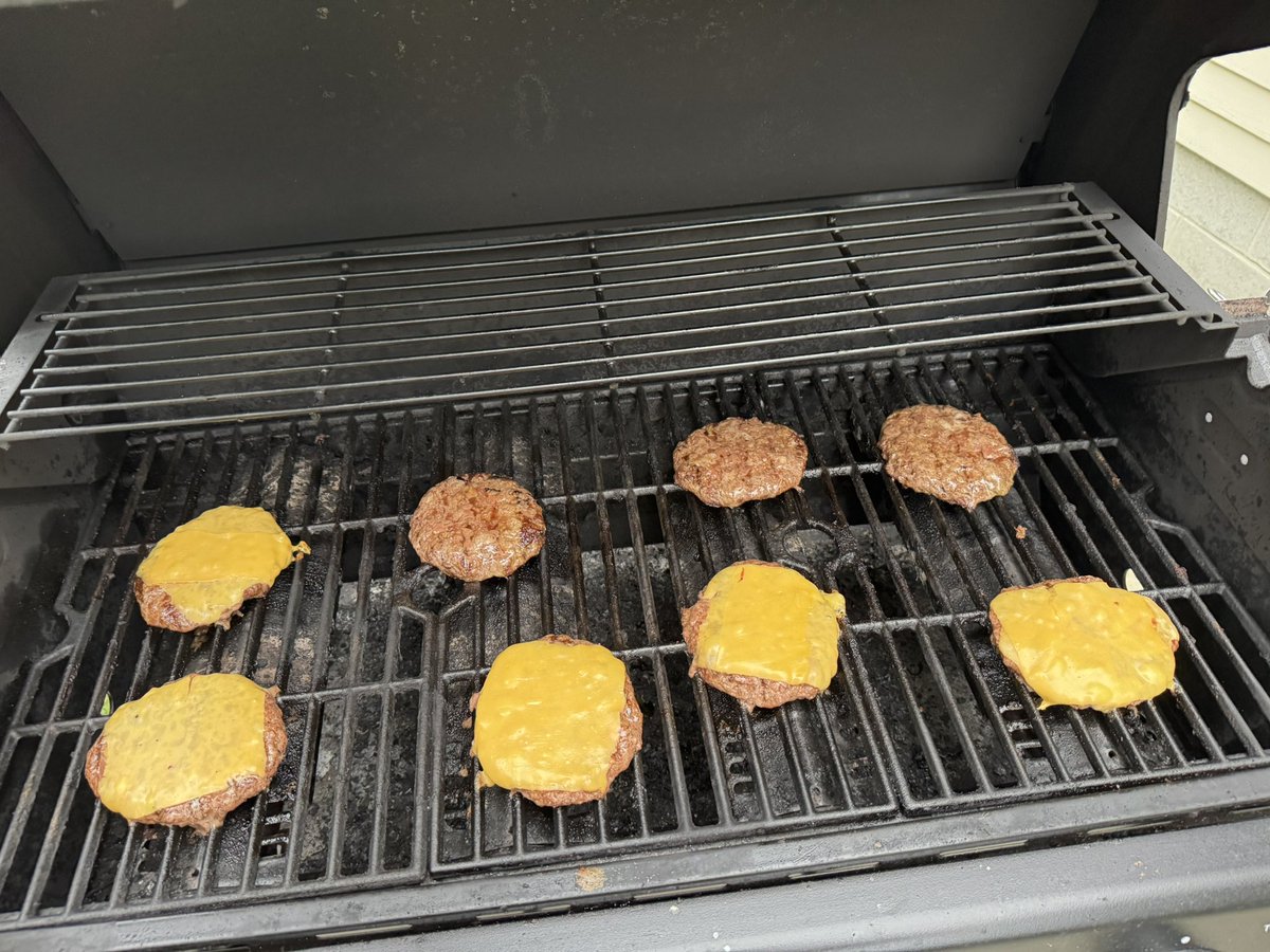Steven Cheah: Choked the fire out. Shut the whole thing down. Got the cheese on and now we wait…