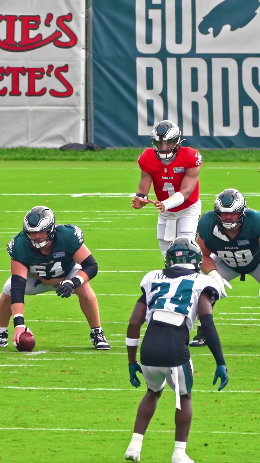 Barstool Gambling: The biggest rivalry in sports

Jalen Hurts vs Throwing over the middle of the field  https://t.co/2ikiJEbkoB