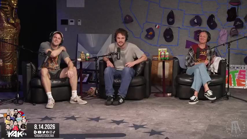 Viva La Stool: Apparently they break in socks for eachother?? https://t.co/nWWPcCA7c6