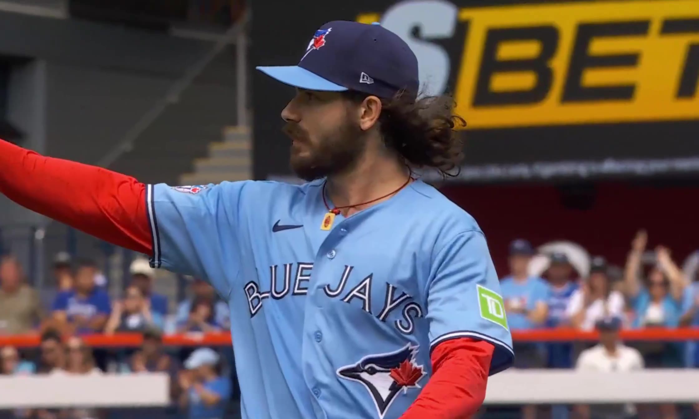 Rob Friedman: Giménez pretending to throw Cease's 200th K ball into the stands. 🤣 https://t.co/7kHtWwAwBF