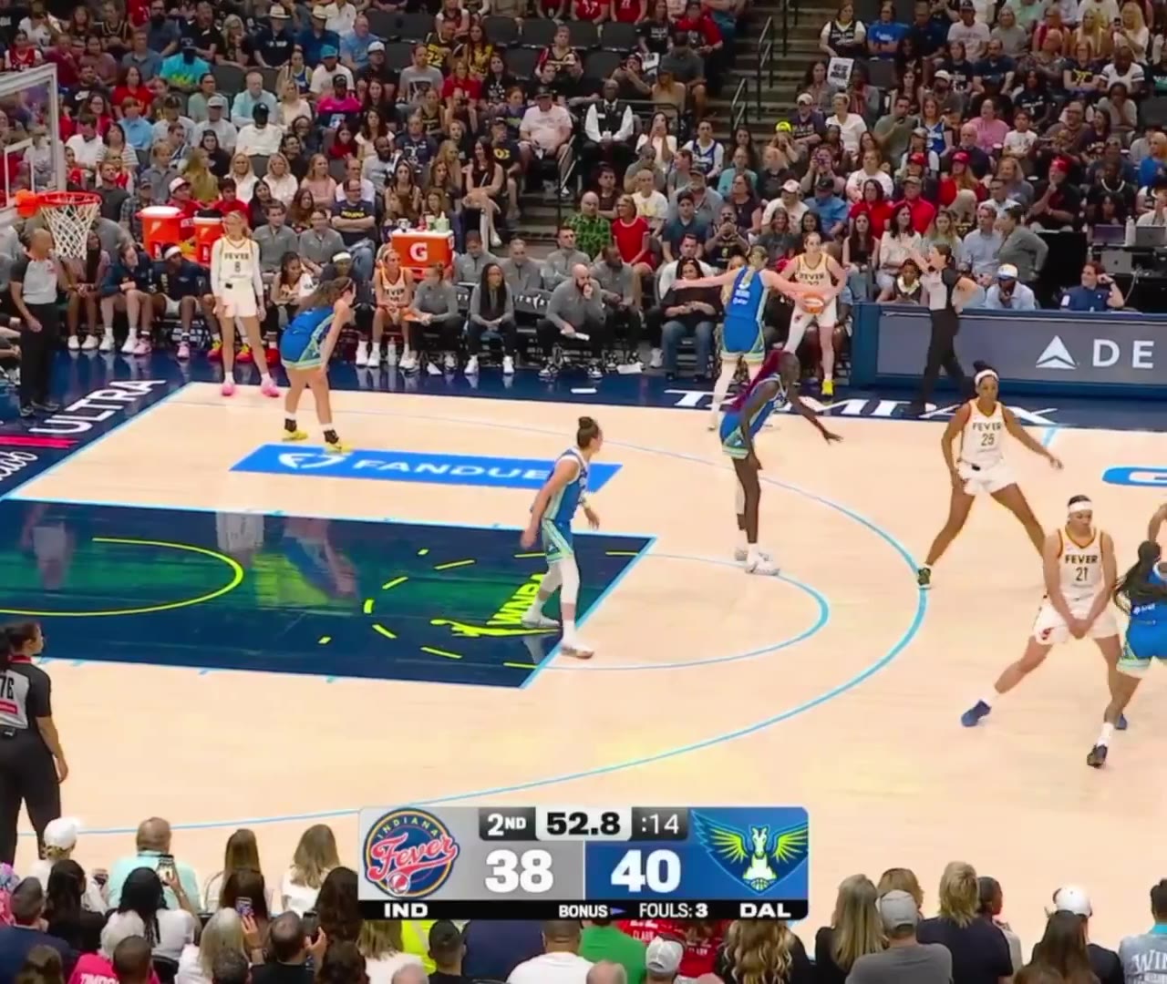 ClutchPoints: KELSEY MITCHELL, THAT IS RIDICULOUS‼️

She's up to 19 points in the first half for the Fever.

https://t.co/sXwAYGW7GC