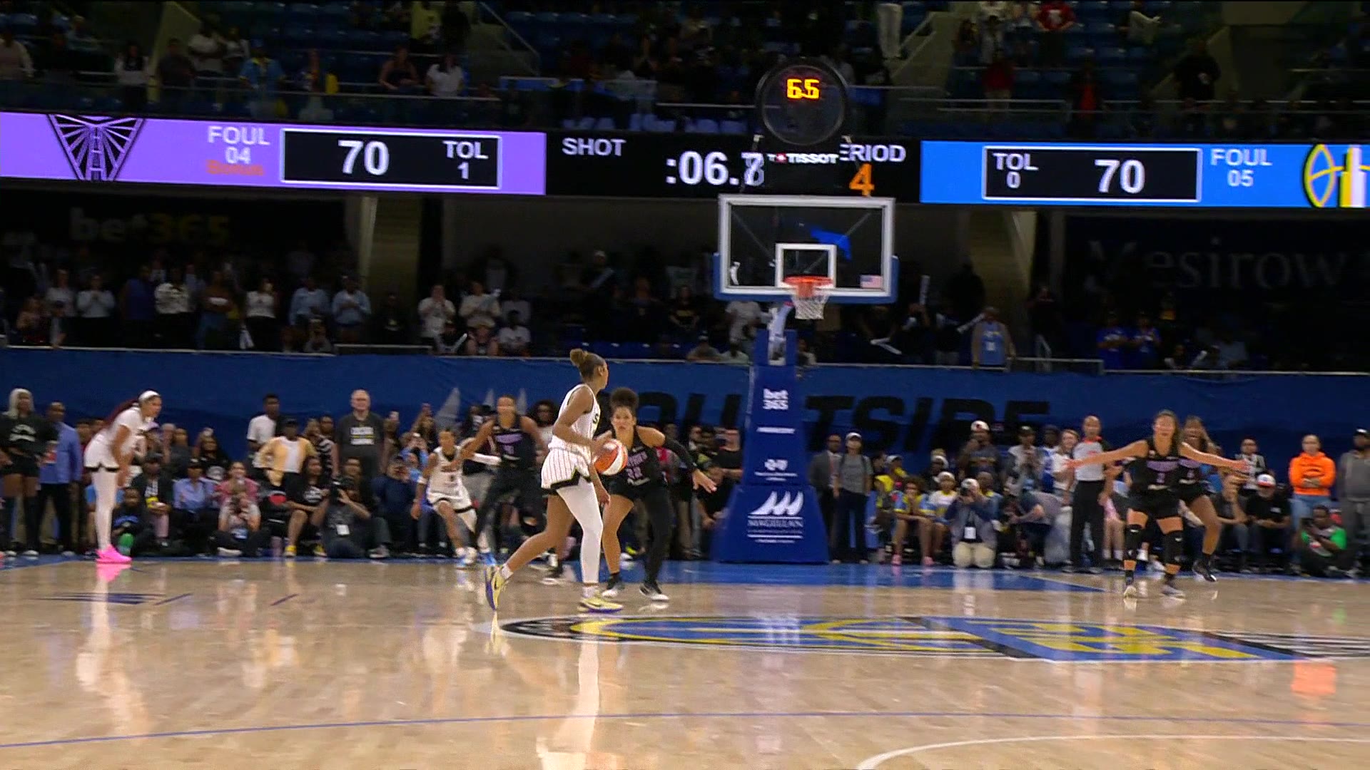NBA: Sydney Taylor (14 PTS, 4 3PM) uses the crossover to create enough separation to drain the game-winning 3-pointer 🔥

Wha
