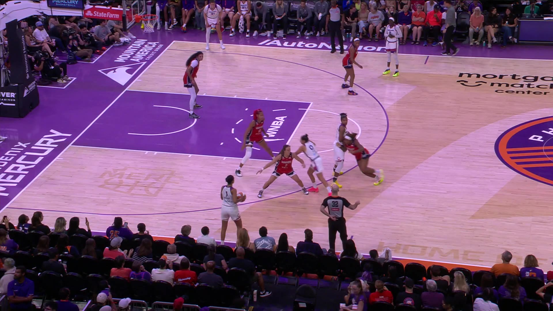 ClutchPoints: Kelsey Plum gets the step-through to go for her first bucket at her new home floor with the Mercury 🙌