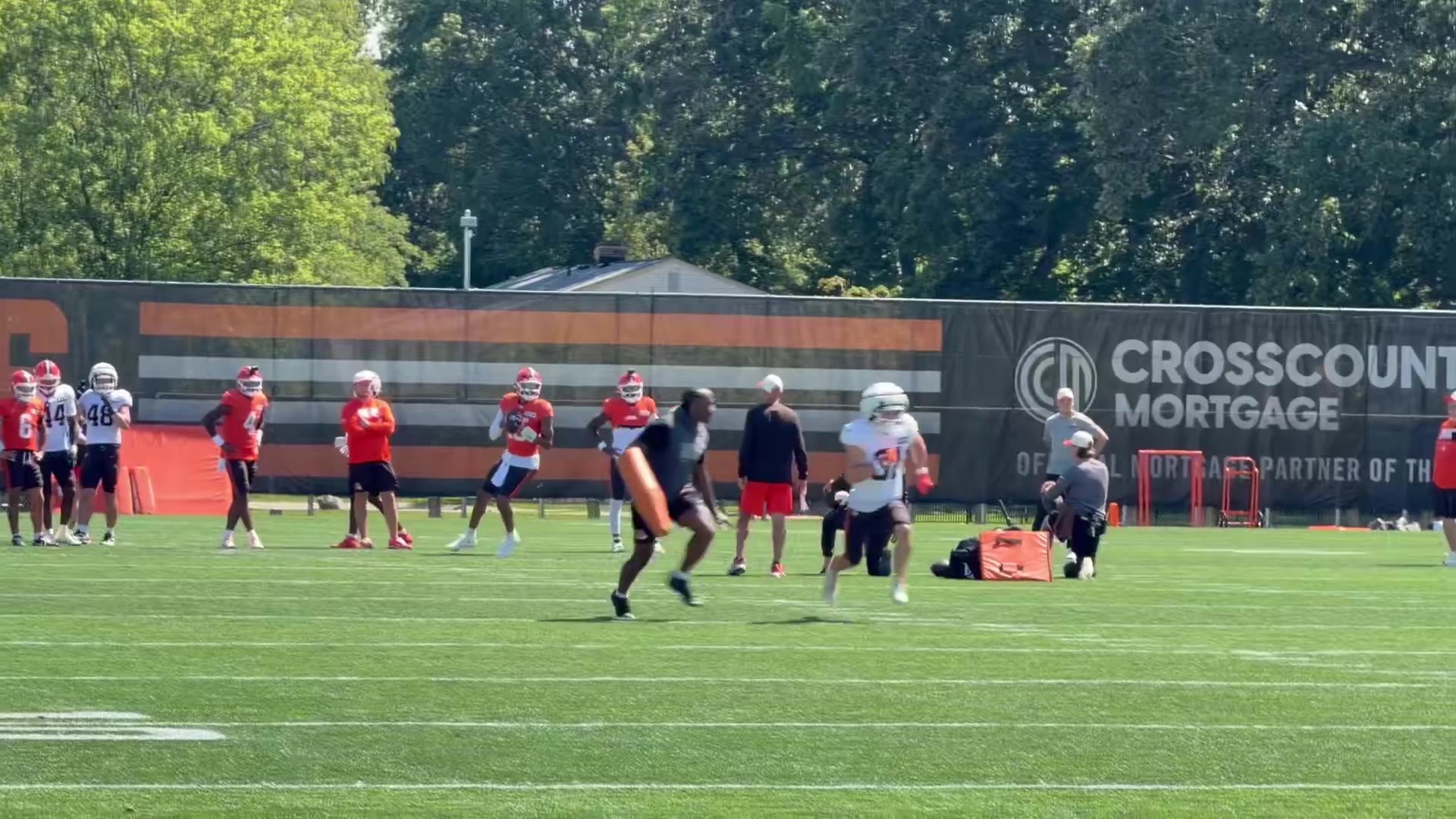 Mary Kay Cabot: #Browns Watson deep to Floriea: