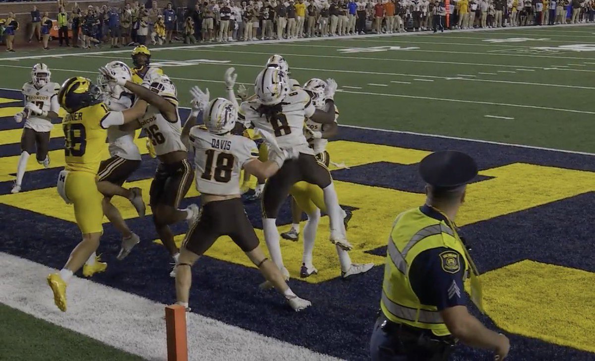 Barstool Sports: Looks like #18 on Western Michigan was out of bounds & then touched the ball with 1 second left