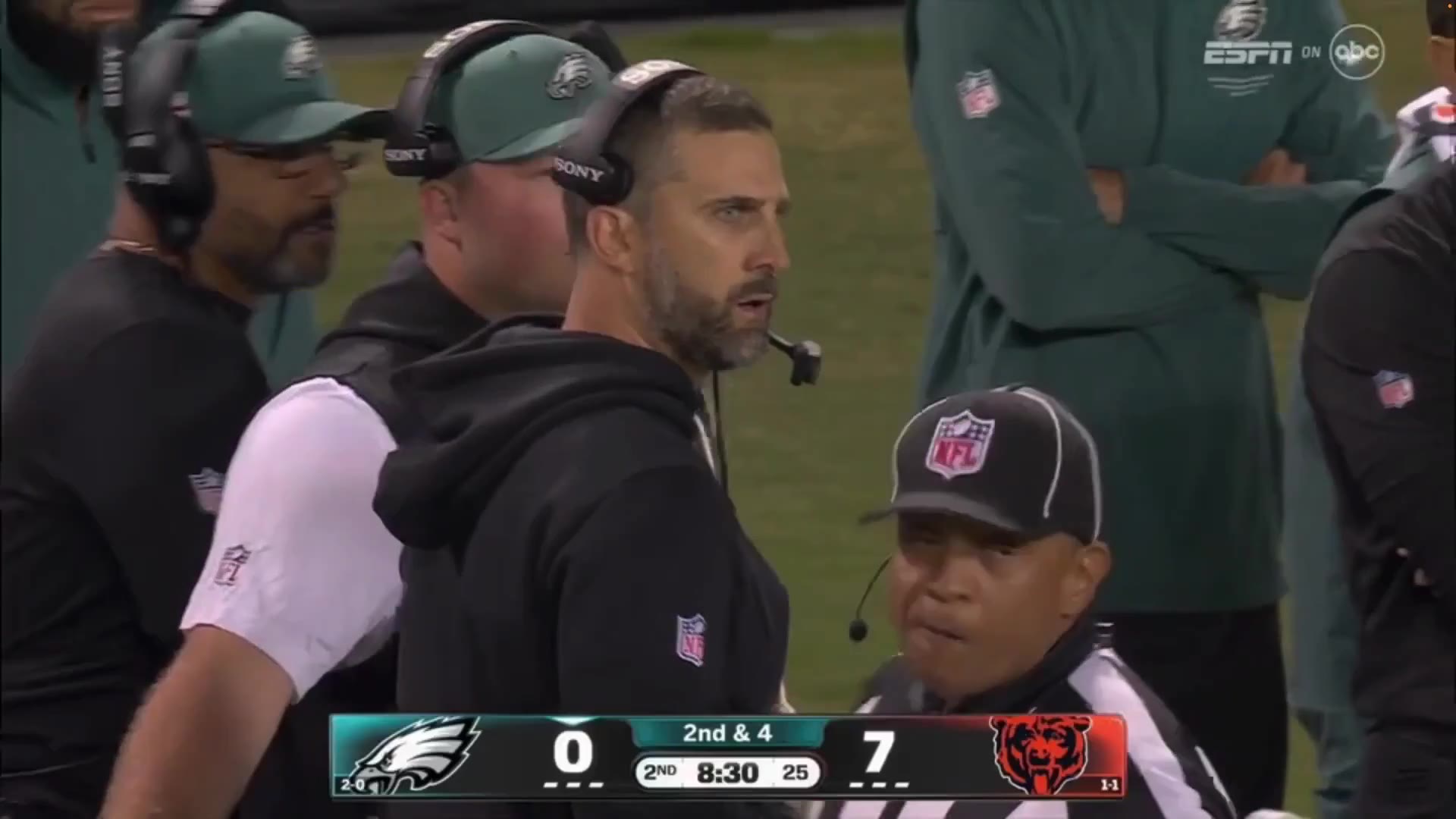 Nick Sirianni Loses It After Jalen Hurts Hit vs. Bears