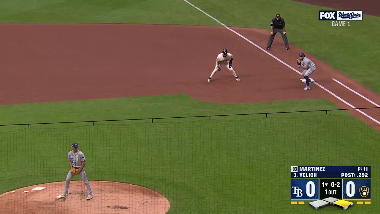 Christian Yelich RBI triple opens World Series for Brewers
