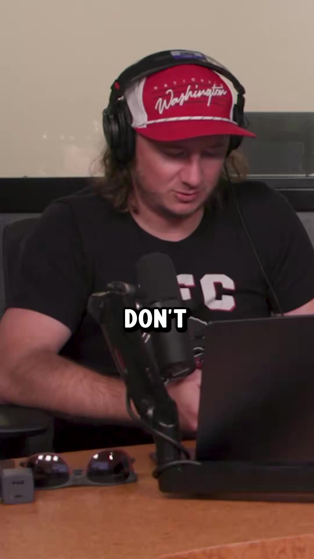 PFT Commenter has 6,000 unread texts and is proud of it